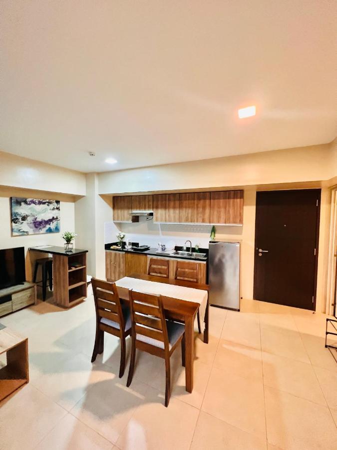 * * *H Incomparable Value Iloilo City Exterior photo
