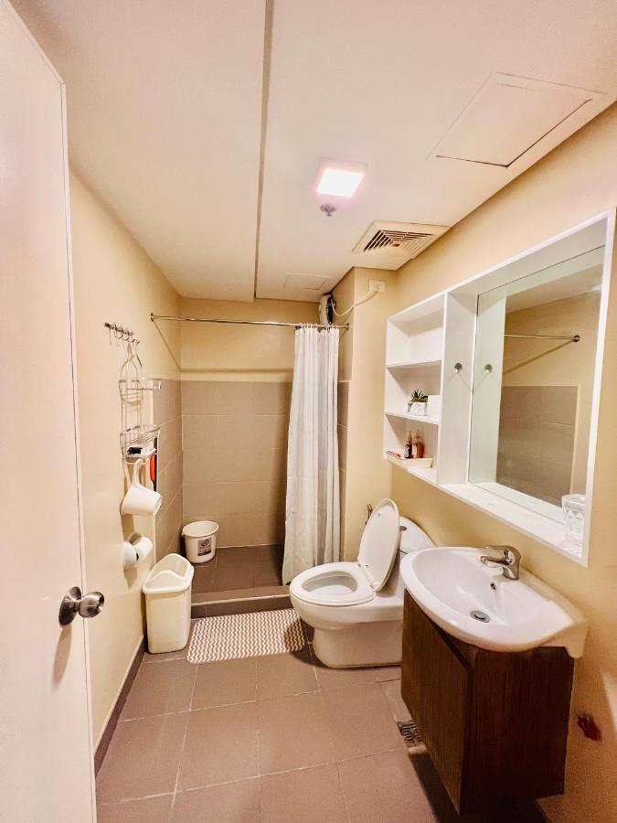 * * *H Incomparable Value Iloilo City Exterior photo